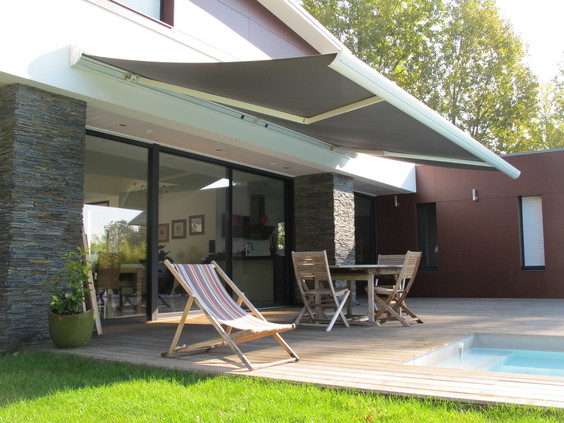 Store banne coffre à Vigneux-de-Bretagne (44) - Menuiserie du Héron - Maître Artisan Spécialiste Rénovation