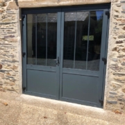 Installation d'une double porte en alu à Nantes - Menuiserie du Héron